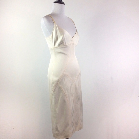 ❌SOLD❌Dolce & Gabbana Cream Stretchy Bodycon Dress - Picture 3 of 8